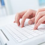 Programas monitoram funcionários no home office