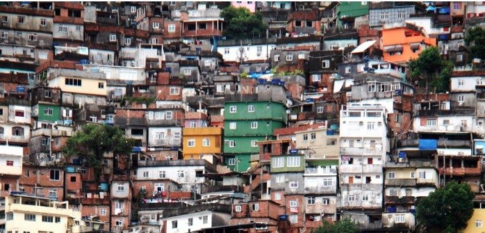 Veja como os seguros avançam nas favelas