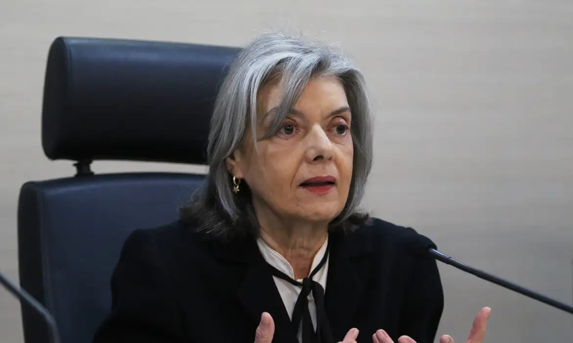 Única mulher do STF, Cármen Lúcia reforça: “É fundamental que estejamos em todos os lugares de decisão” #ElaNoSTF