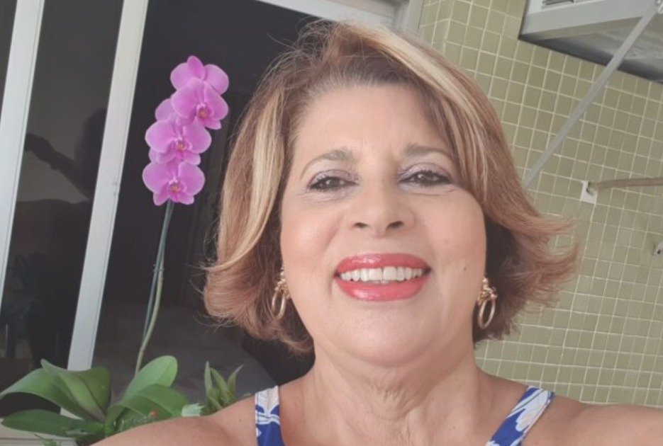 Presidente do CCS-RJ, Fátima Monteiro, recebe distintivo