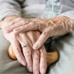 Projeto veta o reajuste do seguro de vida para idosos