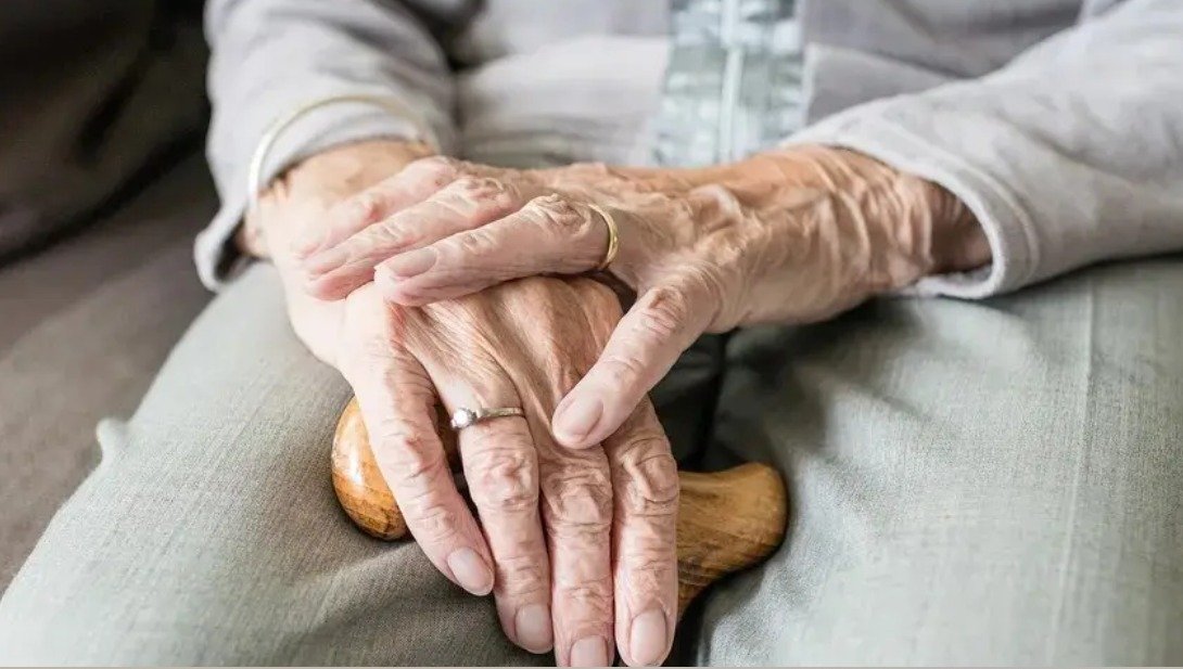 Projeto veta o reajuste do seguro de vida para idosos