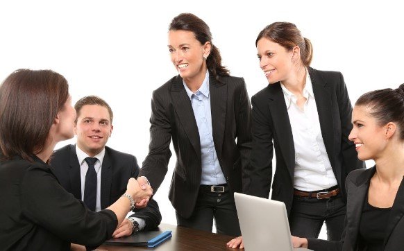 Mulheres têm direito à participação política livre de violência e discriminação
