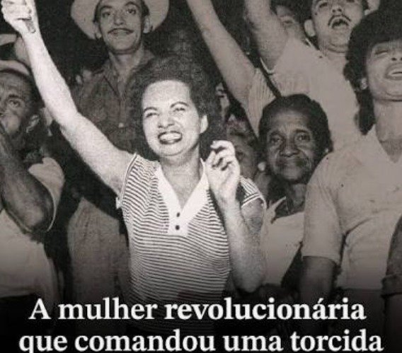 Futebol: primeira mulher a chefiar uma torcida recebe homenagens